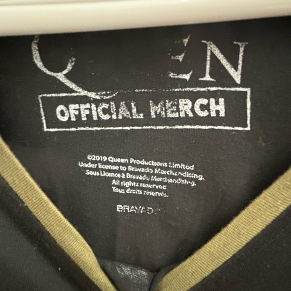 Queen T-shirt, 3/4 sleeve, thrifted - Picture 2 of 3